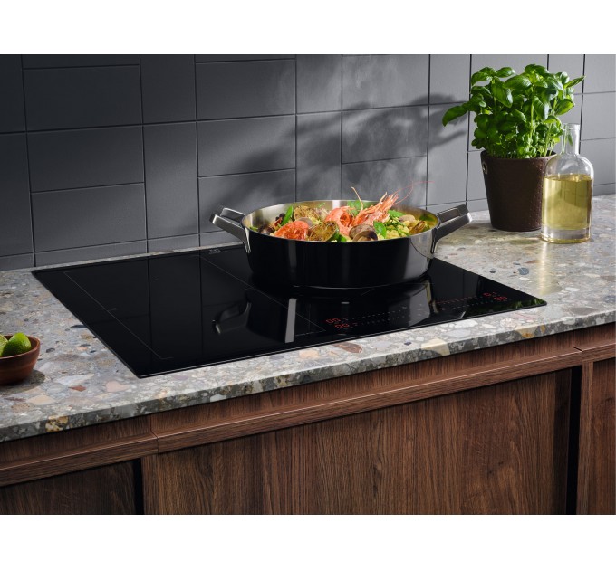 Варочная поверхность Electrolux индукционная, 60см, расширенная зона, датчик кипения, Hob2Hood, черный