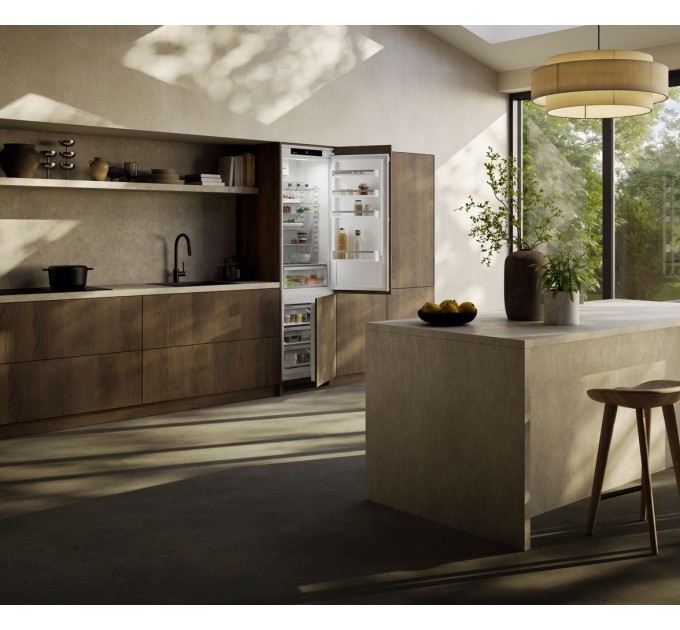 Холодильник Liebherr вбудований з нижн. мороз., 193.8x54.1х54.6, холод.відд.-215л, мороз.відд.-70л, 2дв., D, NF, диспл внутр., білий