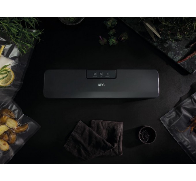 Вакууматор AEG для рулонов, пакетов и контейнеров, 80Вт, 30см, электронное управл., +10 пакетов, пластик, черный