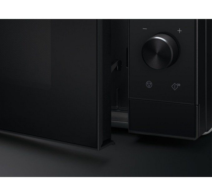 Мікрохвильова піч Electrolux, 25л, мех. керування, 900Вт, гриль, дисплей, інвертор, чорний