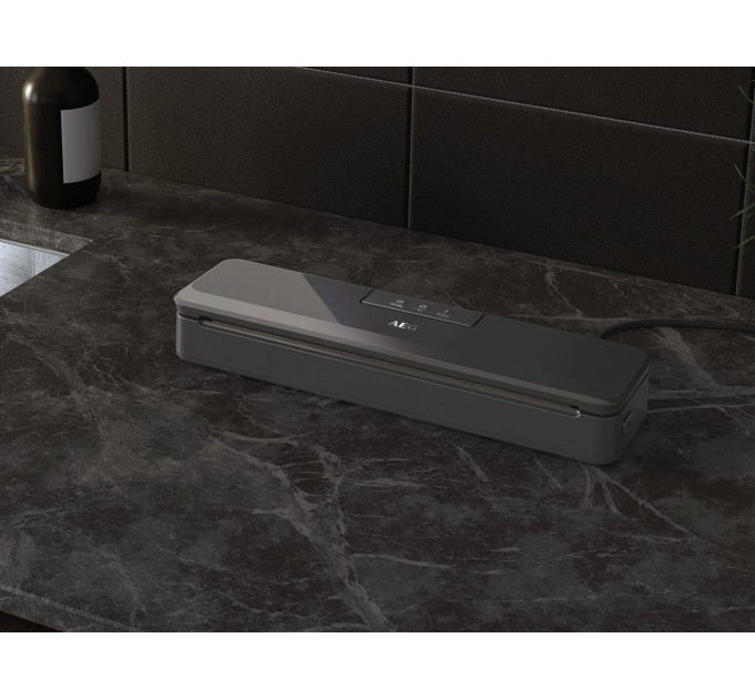 Вакууматор AEG для рулонов, пакетов и контейнеров, 80Вт, 30см, электронное управл., +10 пакетов, пластик, черный