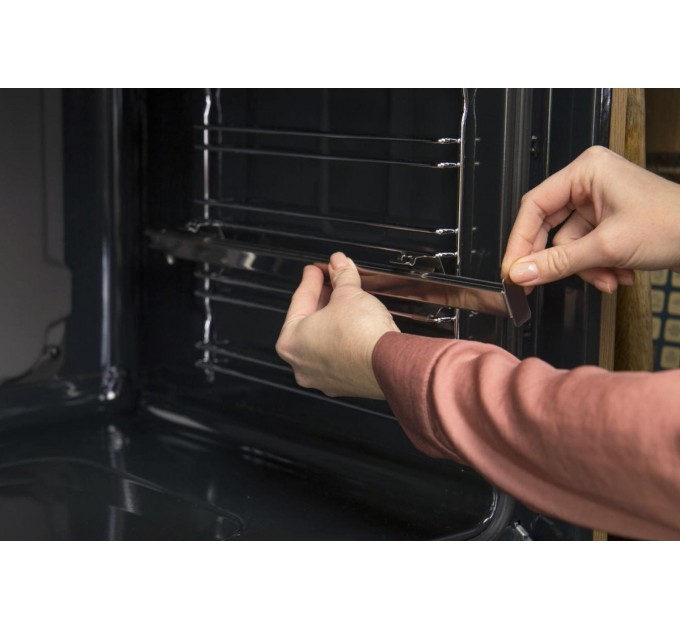 Духовой шкаф Gorenje электрический, 77л, A+, дисплей, макс.темп.- 300, IconLed, черный