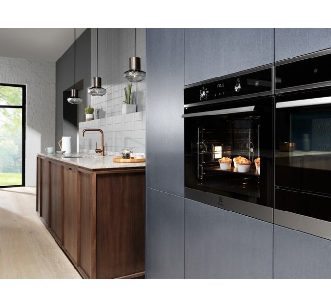 Духовой шкаф Electrolux электрический, 72л, A+, пар, дисплей, конвекция, пиролиз, телескопические направляющие, черный