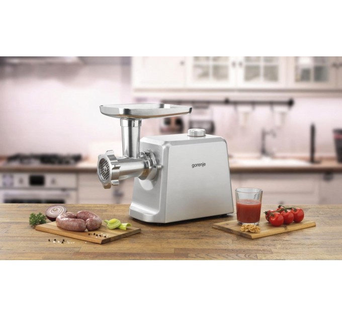 М'ясорубка Gorenje, 2500Вт, 2.4кг/хв, 3 решітки, насадка для ковбас, кеббе, томатів, 3 терки, пластик/метал, білий