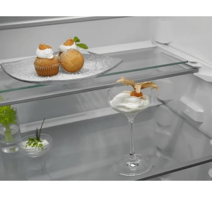 Холодильник Electrolux вбудований з нижн. мороз., 188x70х55, холод.відд.-286л, мороз.відд.-65л, 2дв., А++, Combi, інв., диспл внутр., зона св-ті, білий