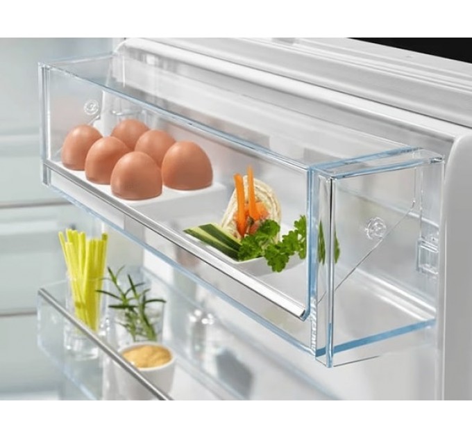 Холодильник Electrolux вбудований з нижн. мороз., 188x70х55, холод.відд.-286л, мороз.відд.-65л, 2дв., А++, Combi, інв., диспл внутр., зона св-ті, білий