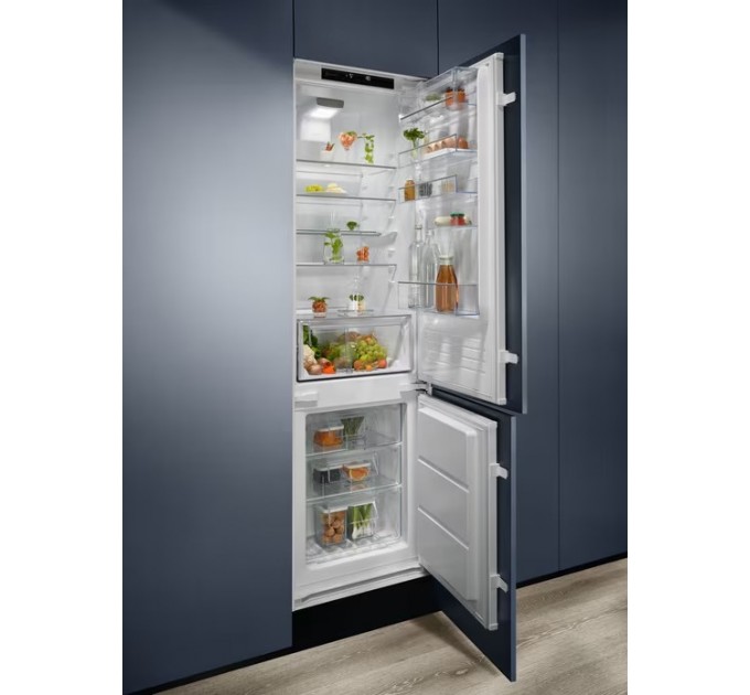 Холодильник Electrolux встраиваемый с нижн. мороз., 188x55х55, холод.отд.-215л, мороз.отд.-61л, 2дв., А++, Combi, инв., диспл внутр., белый