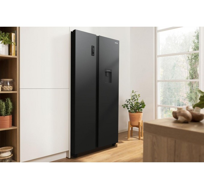 Холодильник SBS Gorenje, 179х67х92см, 2 дв., 353(191)л, А++, NF+, Инв. , Зона св-ти, диспенсер, генератор льда, Внешн.диспл, черный