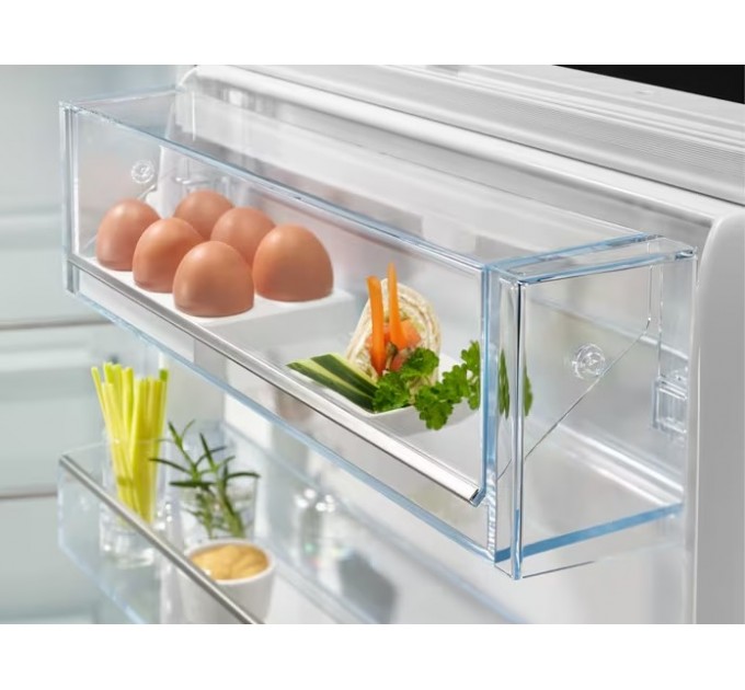 Холодильник Electrolux встраиваемый с нижн. мороз., 188x55х55, холод.отд.-215л, мороз.отд.-61л, 2дв., А++, Combi, инв., диспл внутр., белый