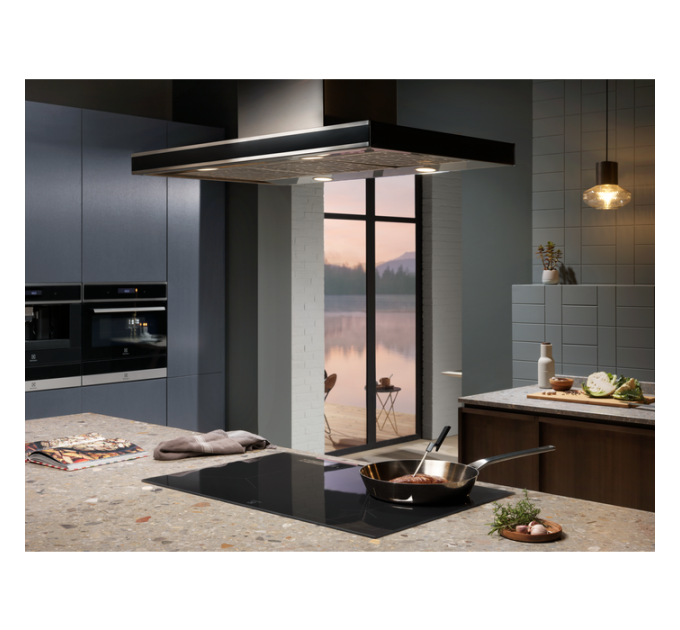 Кофемашина Electrolux встраиваемая, 2,5л, зерно+мол., автомат.капуч, дисплей, сенсорное управл., подсветка, черный