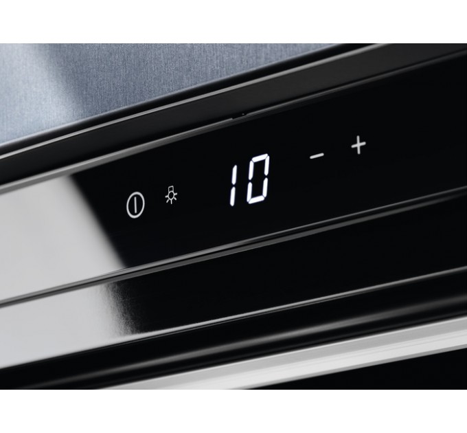 Холодильник Electrolux встраиваемый для вина, 45x60х56, полок - 2, зон - 1, бут-18, ST, черный мат.