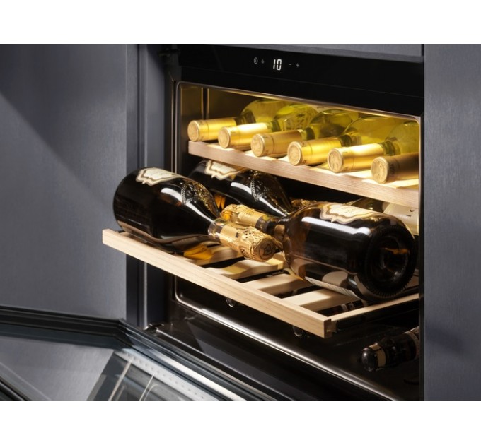 Холодильник Electrolux встраиваемый для вина, 45x60х56, полок - 2, зон - 1, бут-18, ST, черный мат.