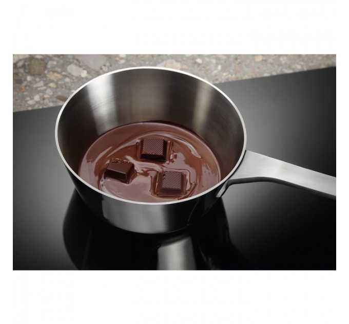 Варильна поверхня Electrolux індукційна, 71см, розширена зона, датчик кипіння, Fry sensor, Hob2Hood, чорний