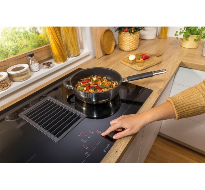 Варильна повверхня Gorenje індукційна, 83см, розширена зона, вбудована витяжка, 620м.куб/год, чорний