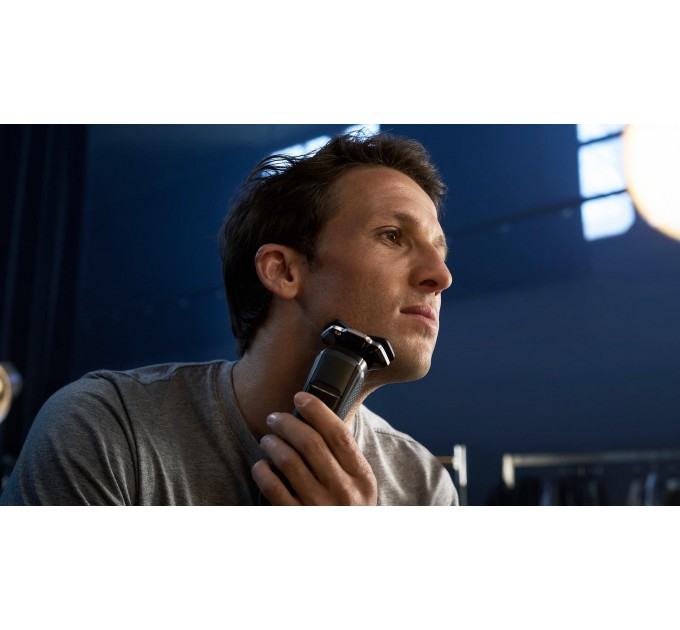Бритва електр. Philips Series 7000 SkinIQ роторная, бритв.головок-4, Li-Ion, сух.+влажн., индикат. заряда, триммер, чехол, черный