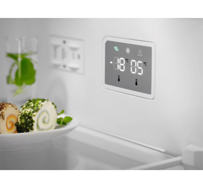 Холодильник Electrolux з нижн. мороз., 201x60х66, холод.відд.-266л, мороз.відд.-94л, 2дв., E, Combi, інв., диспл внутр., нерж