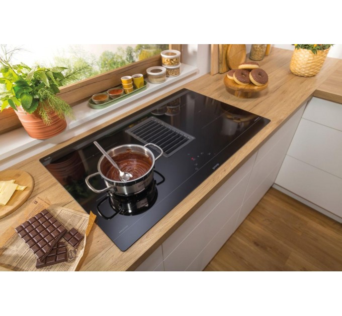 Варильна повверхня Gorenje індукційна, 83см, розширена зона, вбудована витяжка, 620м.куб/год, чорний