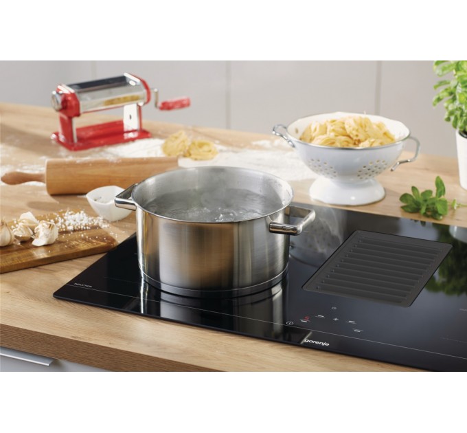 Варильна повверхня Gorenje індукційна, 83см, розширена зона, вбудована витяжка, 620м.куб/год, чорний