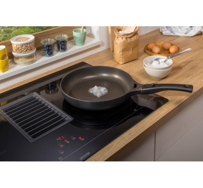 Варильна повверхня Gorenje індукційна, 83см, розширена зона, вбудована витяжка, 620м.куб/год, чорний
