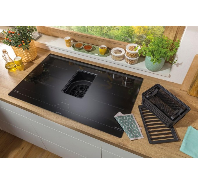 Варильна повверхня Gorenje індукційна, 83см, розширена зона, вбудована витяжка, 620м.куб/год, чорний
