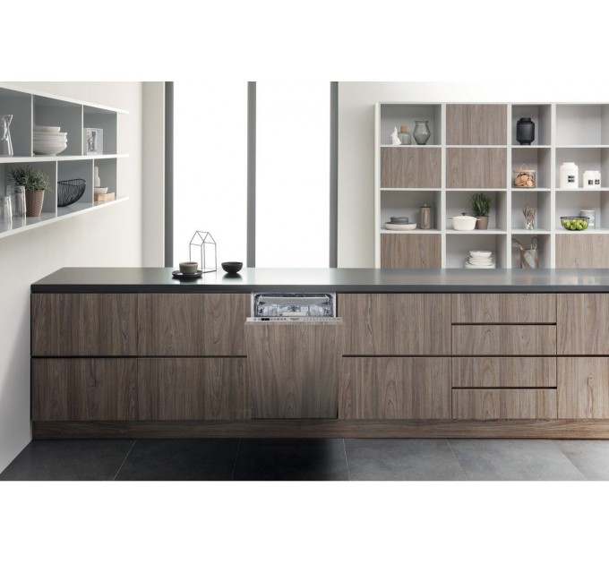 Посудомийна машина Hotpoint вбудована, 10компл., A++, 45см, дисплей, 3й кошик, білий