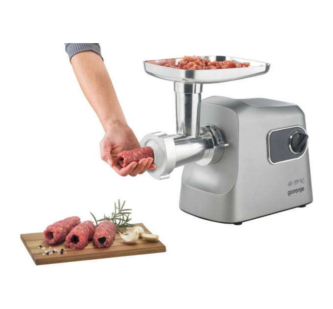 Мясорубка Gorenje, 2500Вт, 2.8кг/мин, 3 решетки, насадка для колбас, кеббе, шнековая соковыжим, 3 терки, пластик/металл, нерж