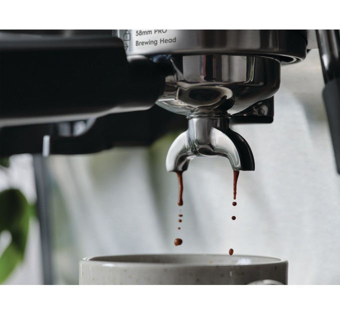 Кавоварка Electrolux ріжкова, 3л, зерно+мелена, ручний капуч, кавомолка, підігрів чашок, подача гар. води, чорний