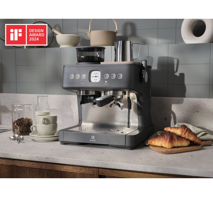 Кавоварка Electrolux ріжкова, 3л, зерно+мелена, ручний капуч, кавомолка, підігрів чашок, подача гар. води, чорний