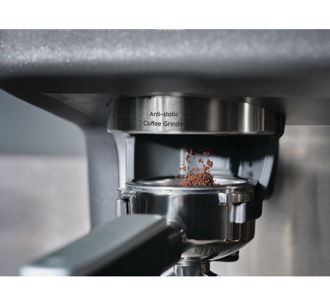 Кавоварка Electrolux ріжкова, 3л, зерно+мелена, ручний капуч, кавомолка, підігрів чашок, подача гар. води, чорний