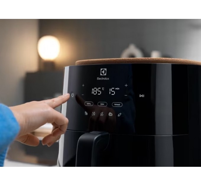 Мультипіч Electrolux 1800Вт, чаша-6.8л, сенсорне керування, 5 авто. програм, пластик, чорний