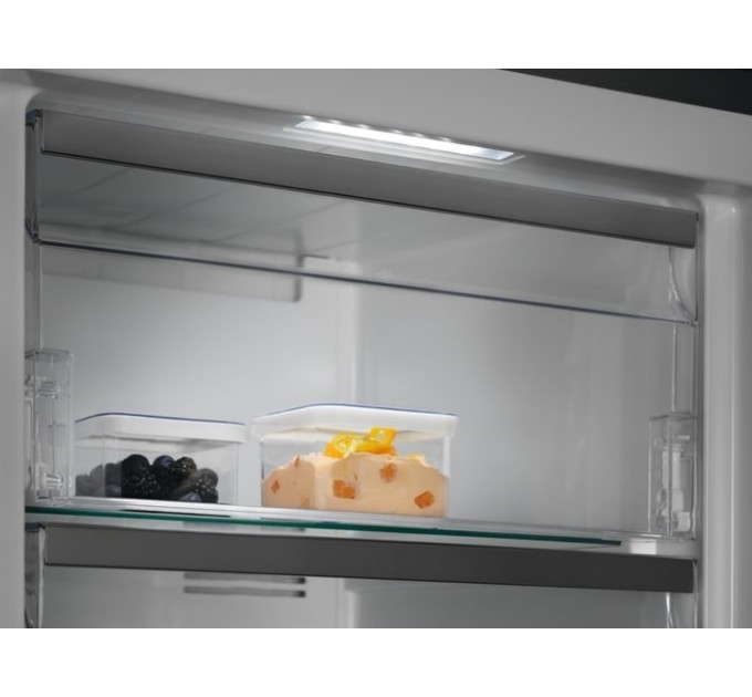 Морозильная камера Electrolux, 186x60х65, 280л, А++, NF, инв., дисплей, нерж