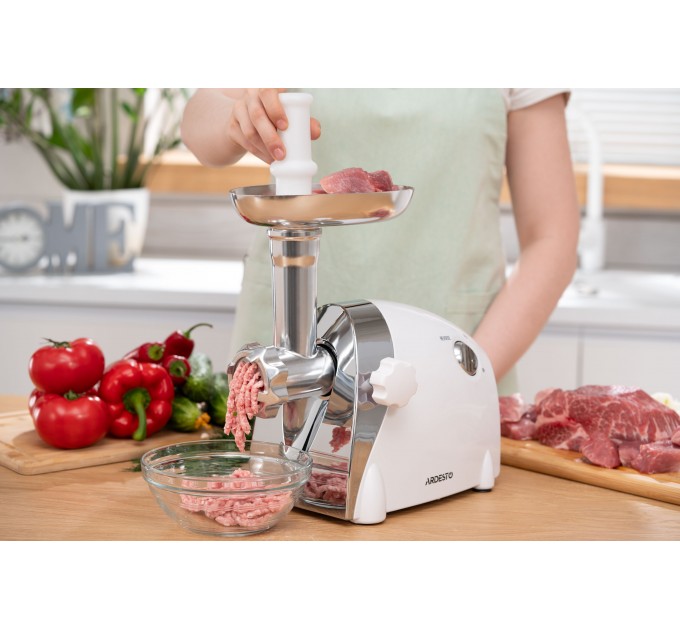 М'ясорубка ARDESTO, 2000Вт, продук.-1.9кг/хв, 3 решітки + для ковб., кеббе, 3 терки, пластик, біло-сріблястий