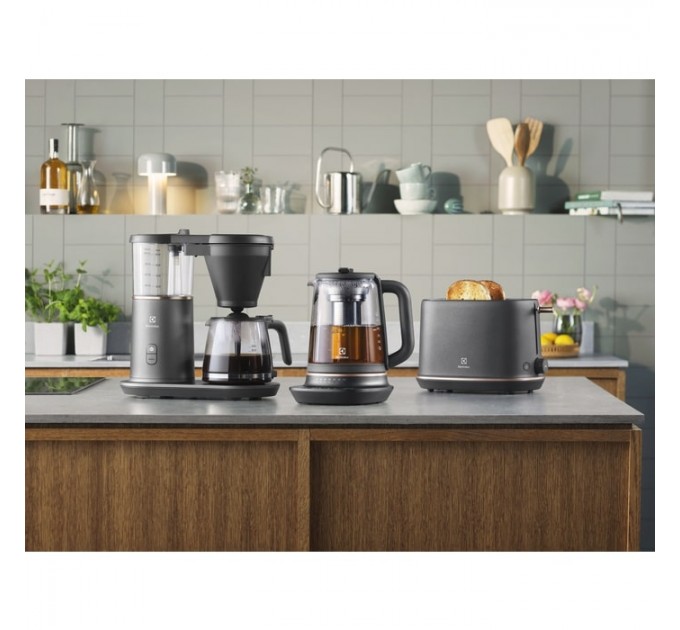 Электрочайник Electrolux 1.7л, Strix, стекло, заварник, поддержка температуры, черный