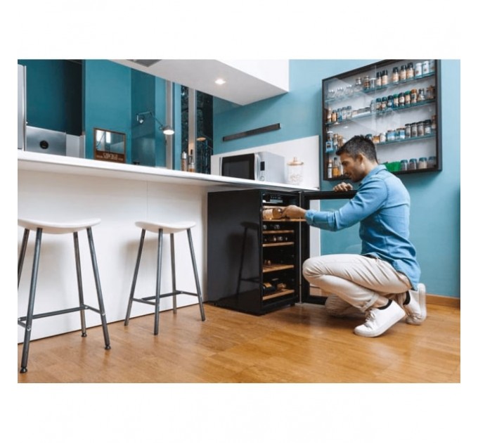 Холодильник Candy для вина, 84.5x49х55, холод.відд.-118л, зон - 1, бут-41, ST, дисплей, чорний