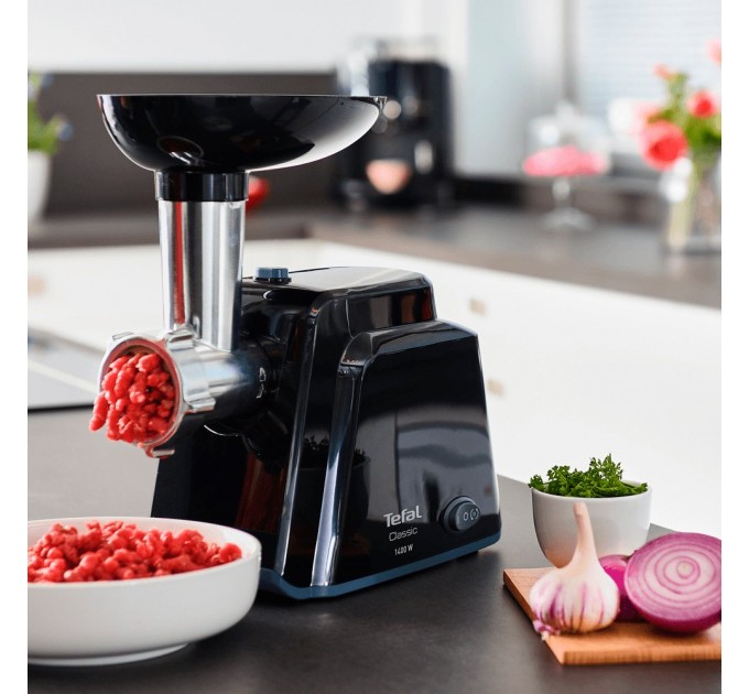 М'ясорубка Tefal Classic, 1400Вт, 1.7кг/хв, 2 решітки, насадка для ковбас, пластик, чорний