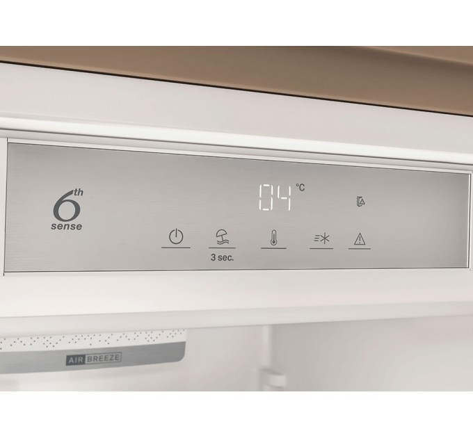 Холодильна камера Whirlpool вбудована, 177x54х54, 314л, А++, ST, інв., білий