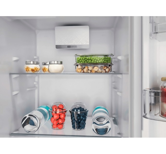 Холодильна камера Whirlpool вбудована, 177x54х54, 314л, А++, ST, інв., білий