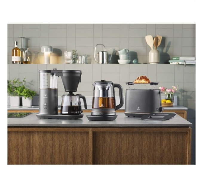 Электрочайник Electrolux 1.7л, Strix, стекло, заварник, поддержка температуры, черный