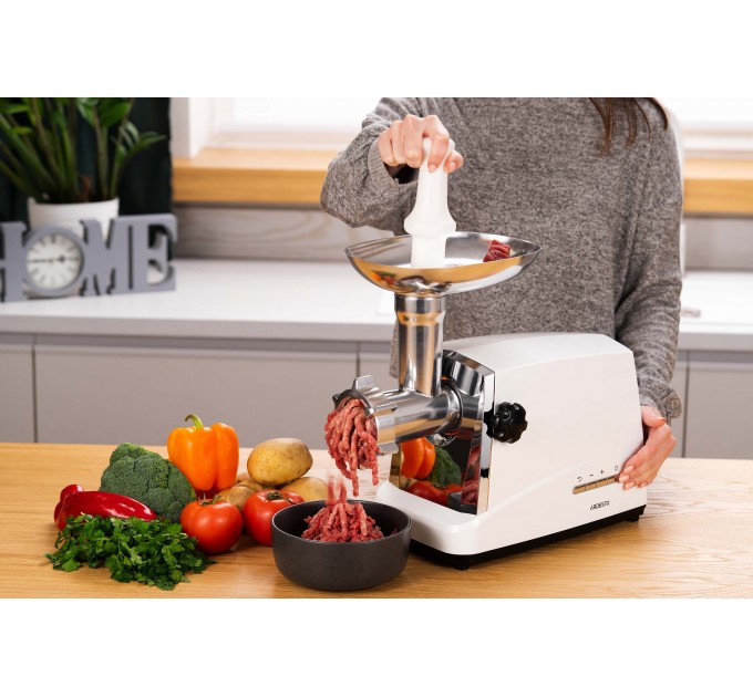 М'ясорубка ARDESTO, 1750Вт, 2кг/хв, 3 решітки, насадка для ковбас, кеббе, 4 терки, пластик, біло-сріблястий