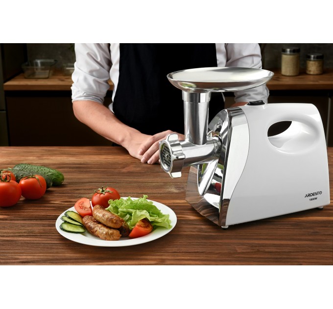 Мясорубка ARDESTO, 1800Вт, 2кг/мин, 3 решетки, насадка для колбас, кеббе, томатов, пластик, бело-серебристый