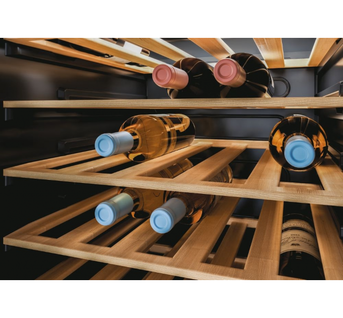 Холодильник Candy для вина, 146x49х55, холод.отд.-198л, зон - 1, бут-82, ST, дисплей, черный