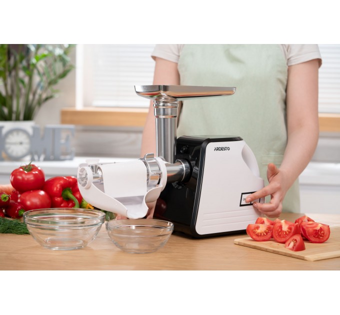 М'ясорубка ARDESTO, 2300Вт, продук.-2.2кг/хв, 4 решітки + для ковб., кеббе, насадка для томатів, пластик, біло-чорний
