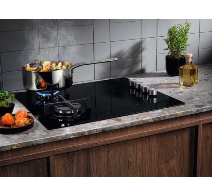 Варочная поверхность Electrolux комбинированная (2 газ + 2 стеклокерам.), 60см, чугун, черный