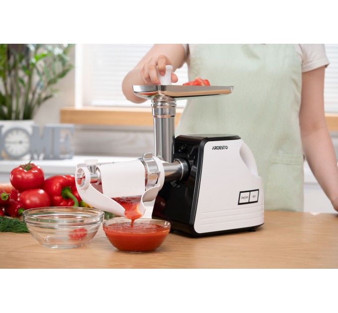 М'ясорубка ARDESTO, 2300Вт, продук.-2.2кг/хв, 4 решітки + для ковб., кеббе, насадка для томатів, пластик, біло-чорний