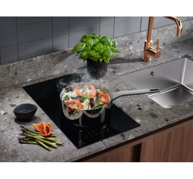 Варильна поверхня Electrolux індукційна, 30см, Доміно, чорний