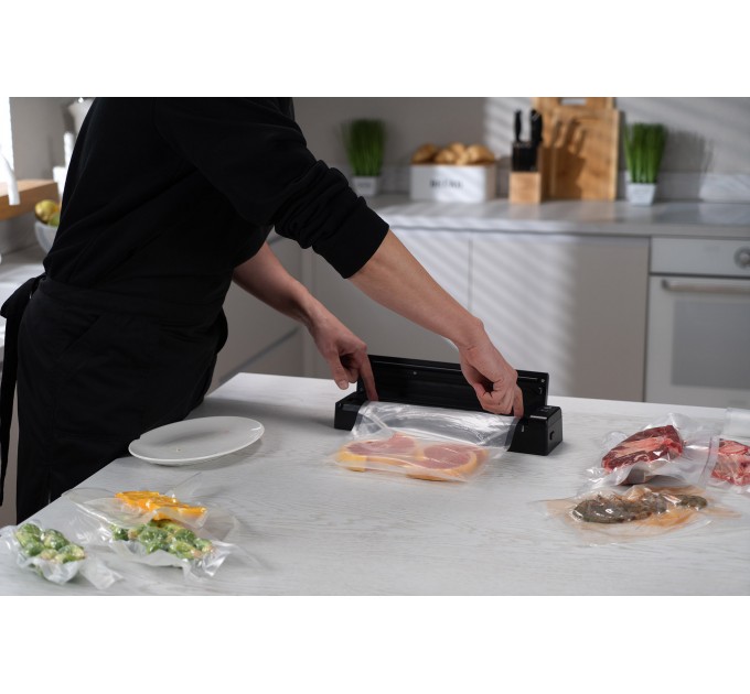 Вакууматор ARDESTO для пакетов та рулонов, 110Вт, 28см, электронное, + 1 рулон, пластик, чёрный