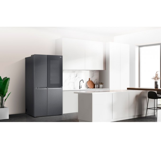 Холодильник LG SBS, 179x91х74, холод.отд.-416л, мороз.отд.-239л, 2дв., F, NF, инв., диспл внутр., зона св-ти, Door in door, черный мат.