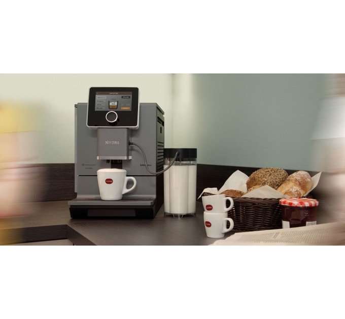 Кавомашина Nivona CafeRomatica 2.2л, зерно + мелена, автомат.капучинатор, авторецептів - 9, чорно - срібний