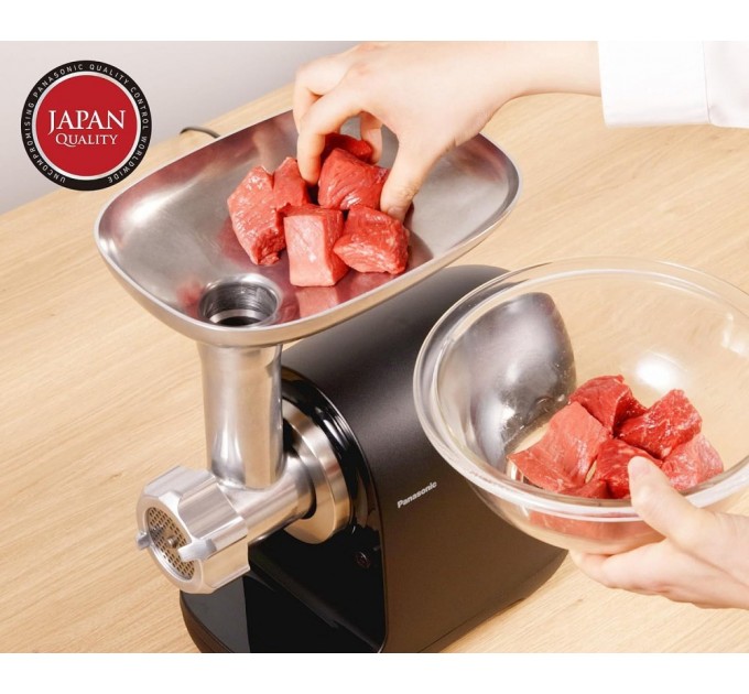 М'ясорубка Panasonic, 1700Вт, 3кг/мін, 3 решітки, насадка для ковбас, пластик, чорний