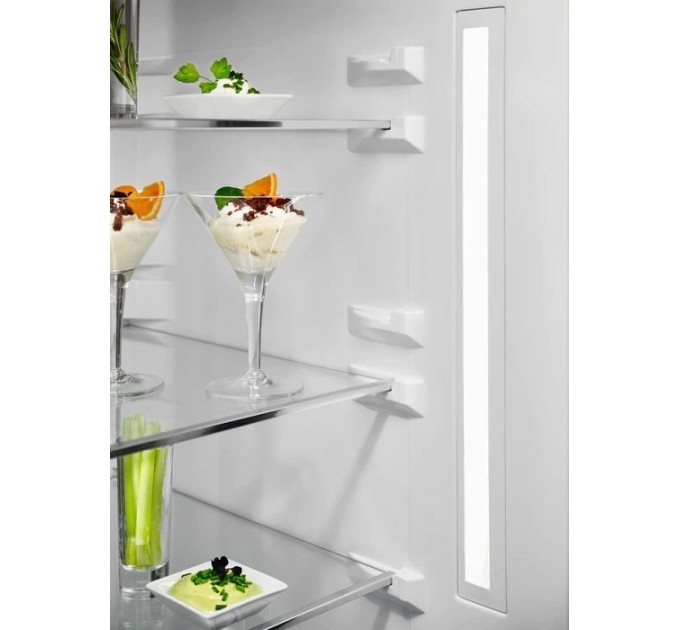 Холодильник Electrolux с нижн. мороз., 201x60х66, холод.отд.-244л, мороз.отд.-94л, 2дв., А++, NF, инв., диспл внутр., зона св-ти, белый+стекло